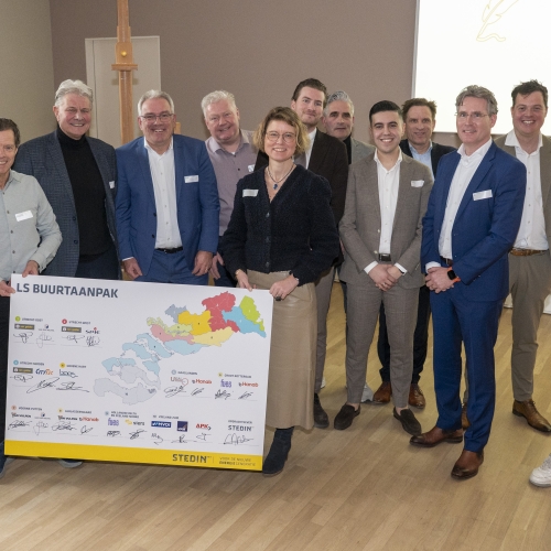 de verschillende aannemers met een kaart van het werkgebied