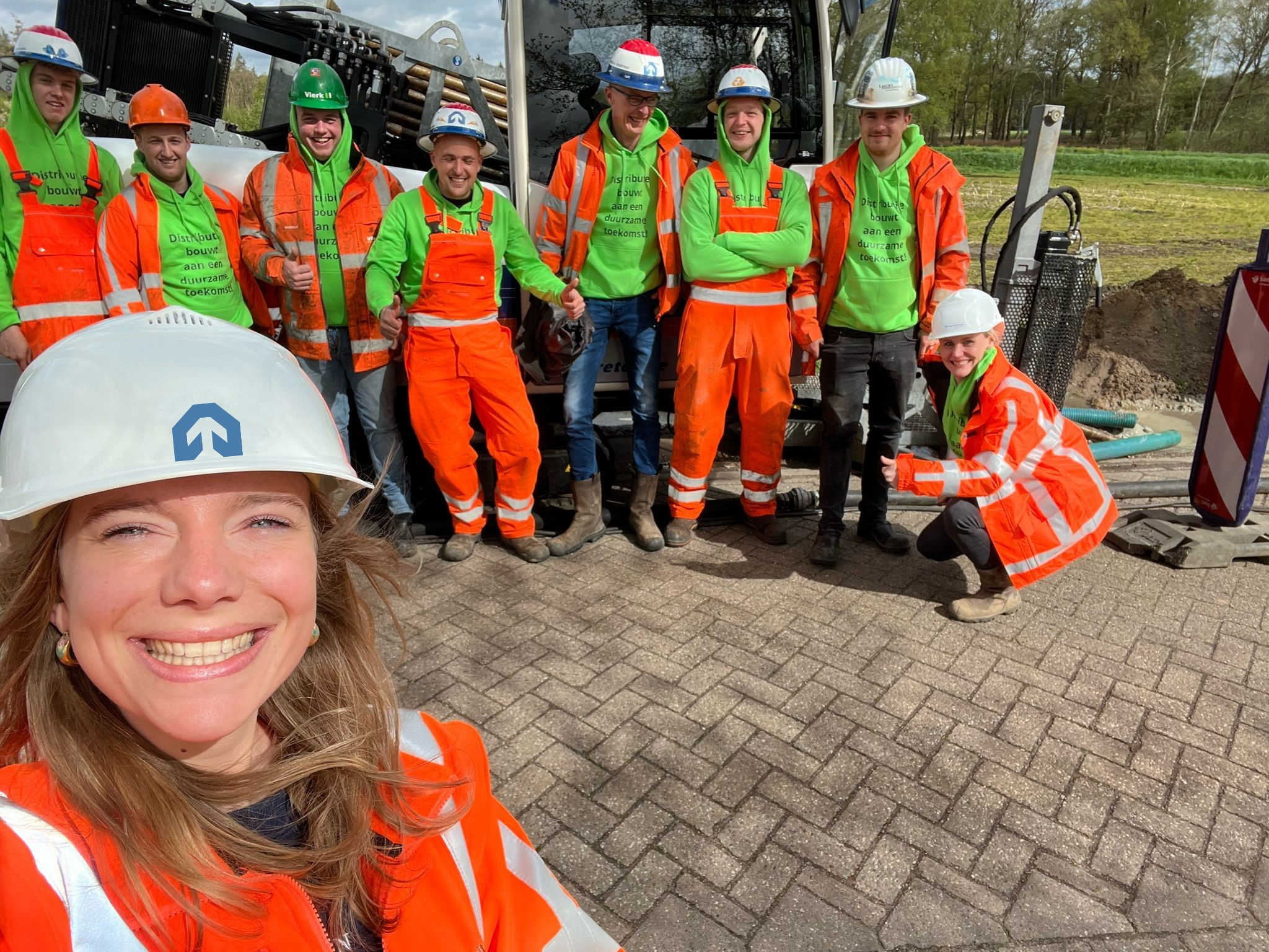 Foto met logo Rebecca.jpg