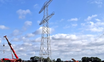 Elektrisch opgebouwde mast