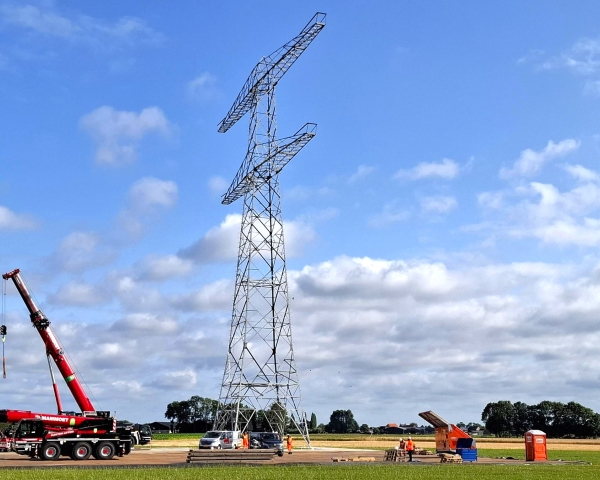 Elektrisch opgebouwde mast