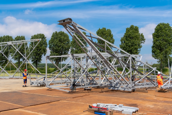 Mast op de grond