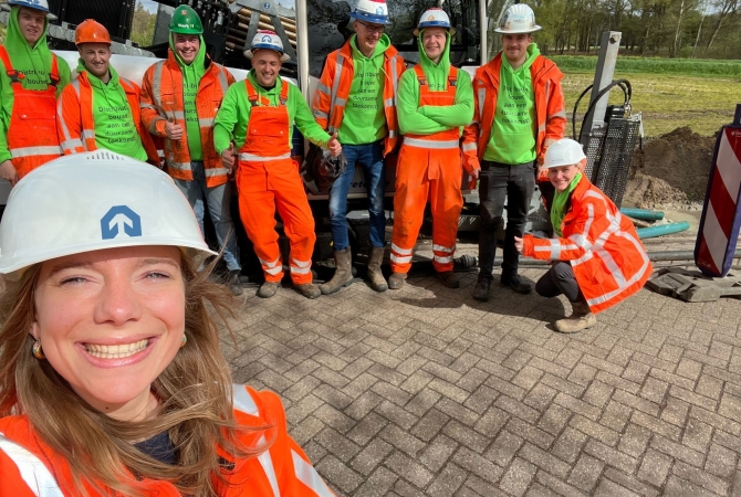 Foto met logo Rebecca.jpg