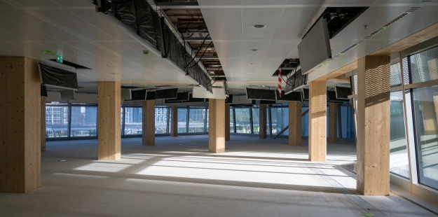 Plafondplaten met open sleuf in The CubeHouse