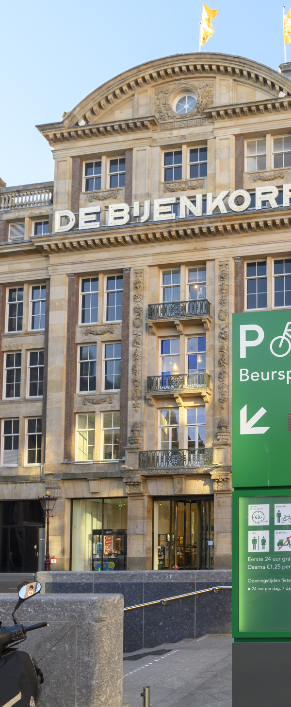 Ingang fietsenstalling beursplein Amsterdam