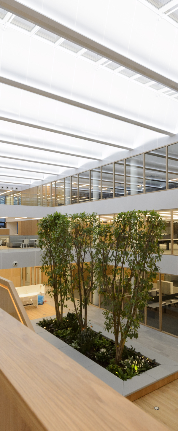 Binnenkant distributiecentrum en kantoor Expeditors