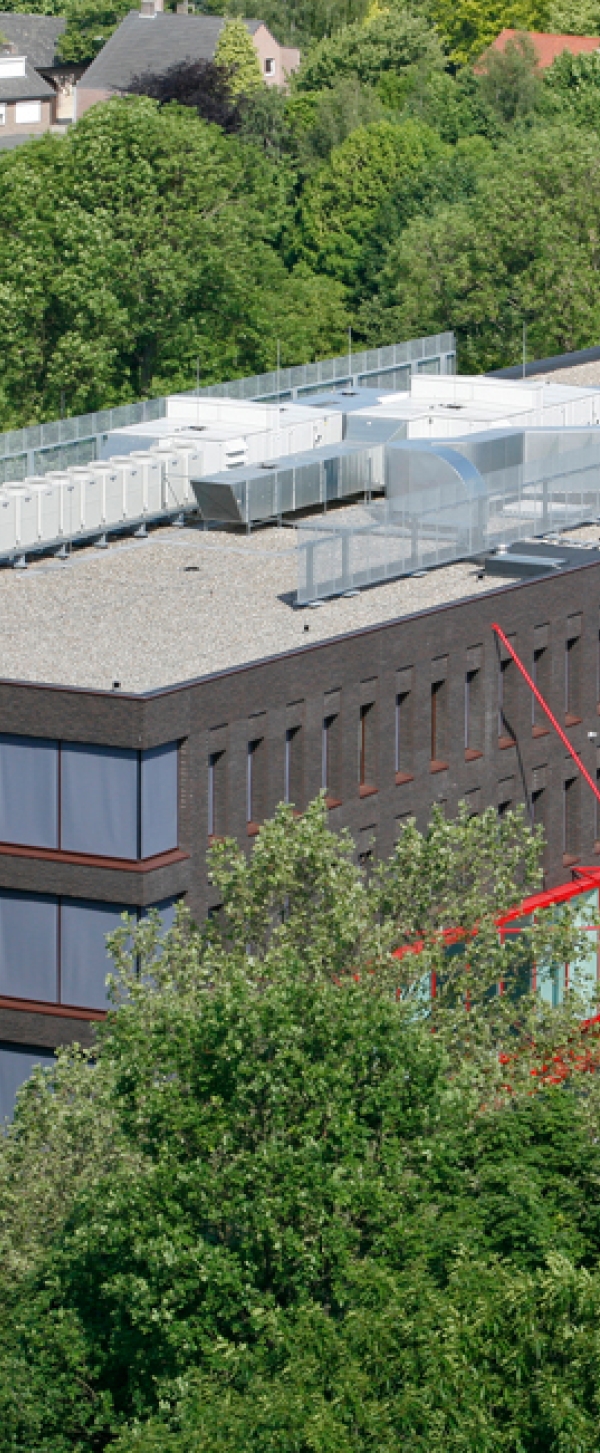 Zorgacademie Parkstad van boven, tussen de bomen