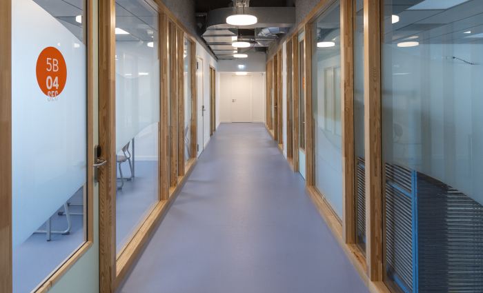 Verlichting hal ten hoogte van kamer 5B