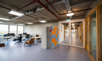 Plafond met installaties kantoorruimte