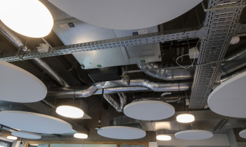 Ophanging van de geïnstalleerde E&W installaties in het zicht