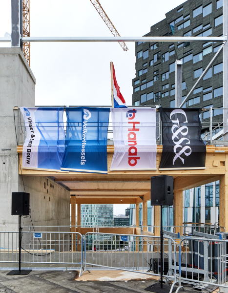 Vlaggen bedrijven bij The CubeHouse