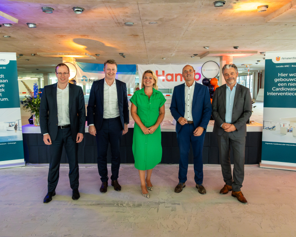 Ondertekening overeenkomst 𝘊𝘢𝘳𝘥𝘪𝘰𝘷𝘢𝘴𝘤𝘶𝘭𝘢𝘪𝘳 𝘐𝘯𝘵𝘦𝘳𝘷𝘦𝘯𝘵𝘪𝘦𝘤𝘦𝘯𝘵𝘳𝘶𝘮 𝘈𝘮𝘴𝘵𝘦𝘳𝘥𝘢𝘮 𝘜𝘔𝘊