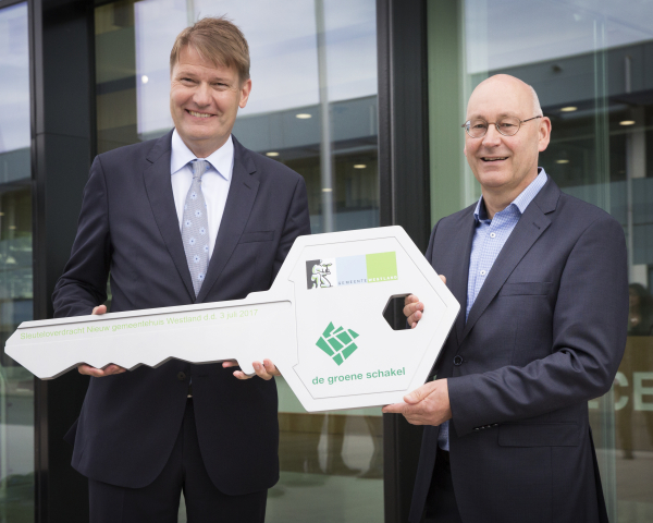 Gemeentehuis Westland - overhandiging sleutel.jpg