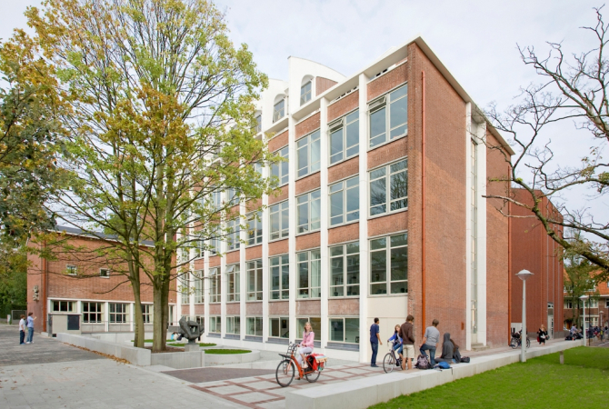 R27_StIgnatiusgymnasium.jpg