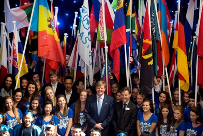 koning opent uwc.jpg