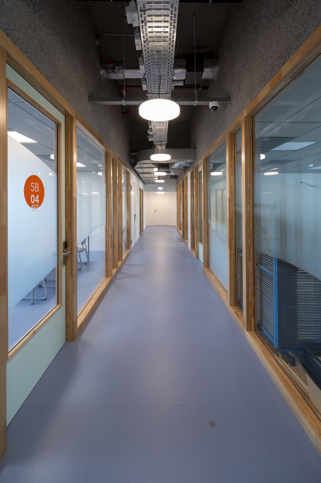 Verlichting hal ten hoogte van kamer 5B