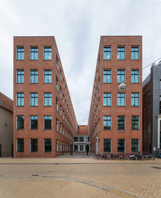 Vooraanzicht Rijksuniversiteit Groningen Rölinggebouw