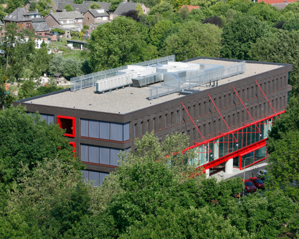 Zorgacademie Parkstad van boven, tussen de bomen