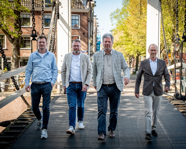 Foto tekenmoment CTC Solutions vlnr Johan van de Meerendonk (directeur CTC), Bart van Waes (directeur CTC), Frank Verbruggen (Directeur Regio Zuid Hanab Installation Technology) en (Erwin Berendsen (Group Commercial Director Hanab)