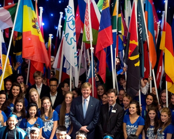 koning opent uwc.jpg