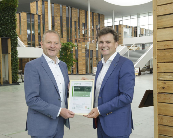 20180604 D6818-03 Foto Jacques Kok oplever certificaat alliander duiven 040618.jpg