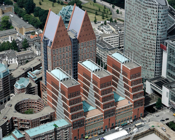 20190627 Oplevering verduurzaming Resident Den Haag.jpg
