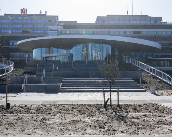 Amsterdam - Entreegebouw AMC 0140 bewerkt.jpg