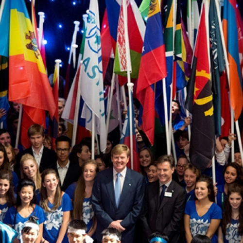 koning opent uwc.jpg