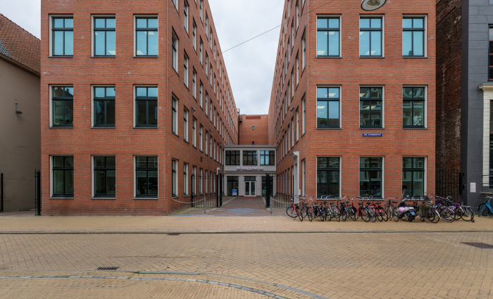 Vooraanzicht Rijksuniversiteit Groningen Rölinggebouw