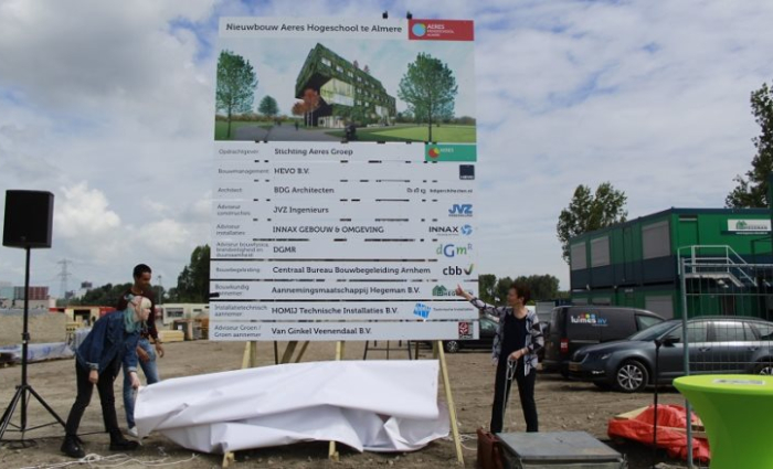 20200707 Feestelijk startsein nieuwbouw Almere na onthulling.jpg