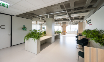 Gesloten en open plafond met installaties