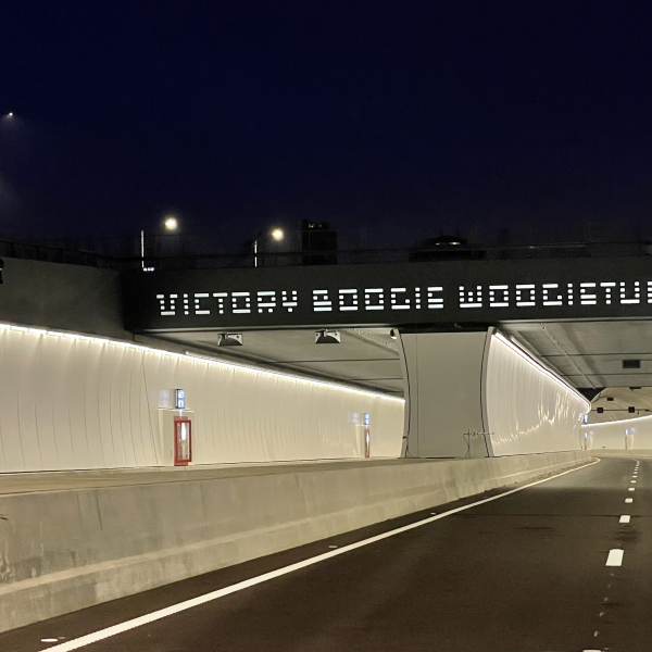 Rotterdamsebaan Tunnel bij nacht