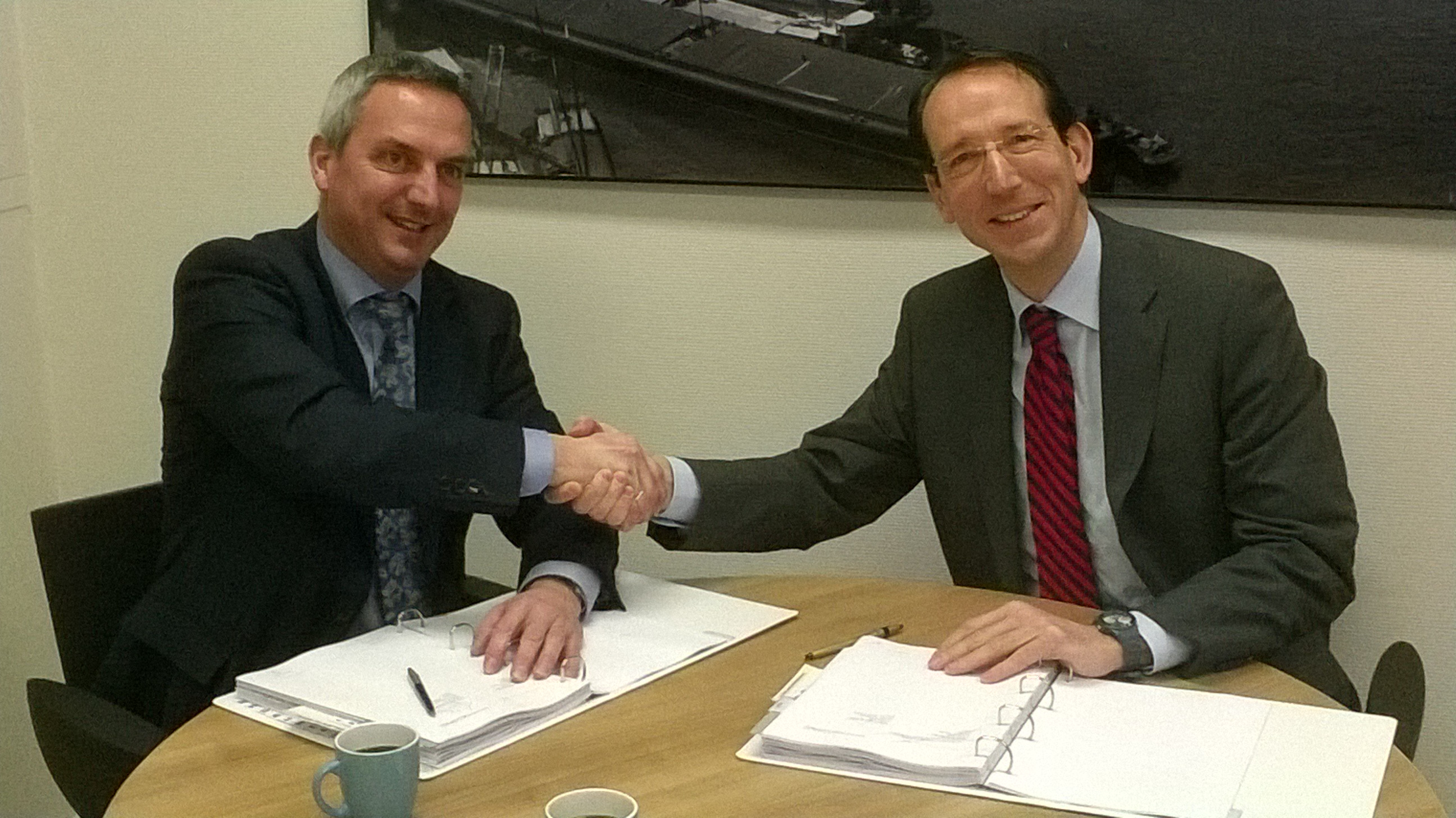 contractondertekening NOVA Terminals.jpg