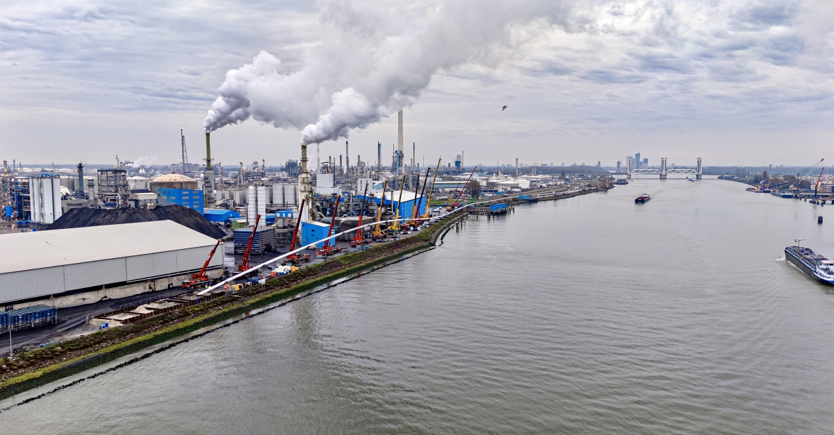 Hanab Eerste warmteleiding onder de Nieuwe Maas ingetrokken | Hanab Pipelines ...