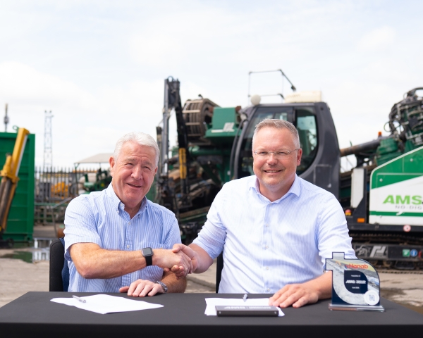 contract ondertekening AMS Trenchless Specialists