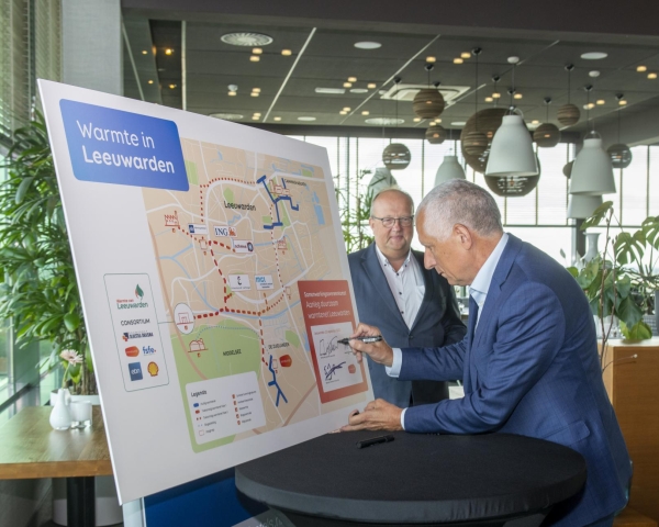 foto ondertekening Leeuwarden 2.jpg
