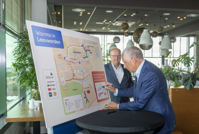foto ondertekening Leeuwarden 2.jpg