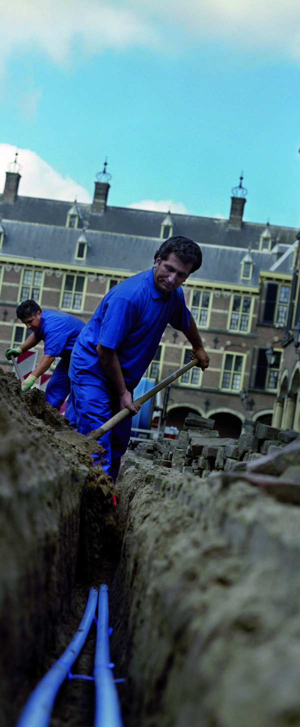 Aanleg kabels op het binnenhof