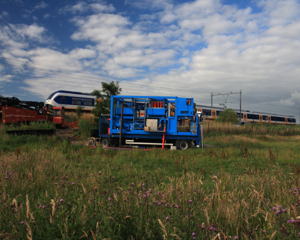 Gestuurde boring onder spoor_backbone KPN_Frits van der Vlis (2).jpg