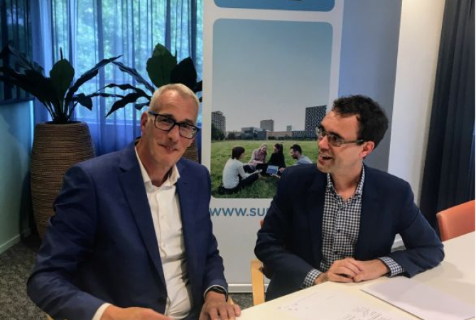 Ondertekening contract SURFnet.PNG