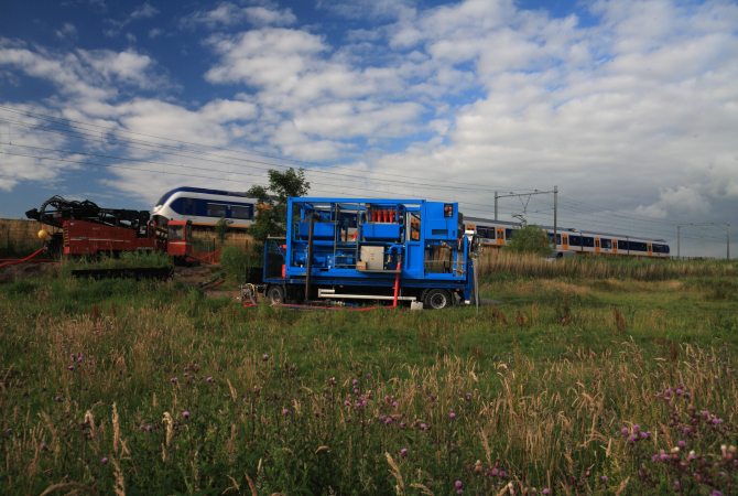 Gestuurde boring onder spoor_backbone KPN_Frits van der Vlis (2).jpg
